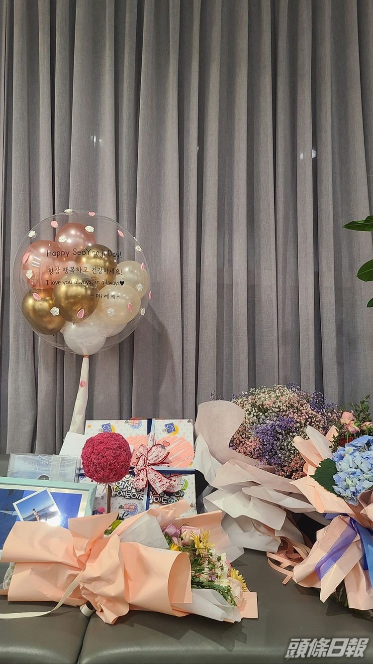 收到不少花束。